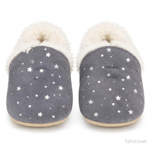 Dotty Fish barntofflor av mocka. Fodrade med varm fleece. 0 6 månader upp till 4 5 år. Mjuk antihalksula. Grå stjärnor 12 18 (21 EU) 5060660111183