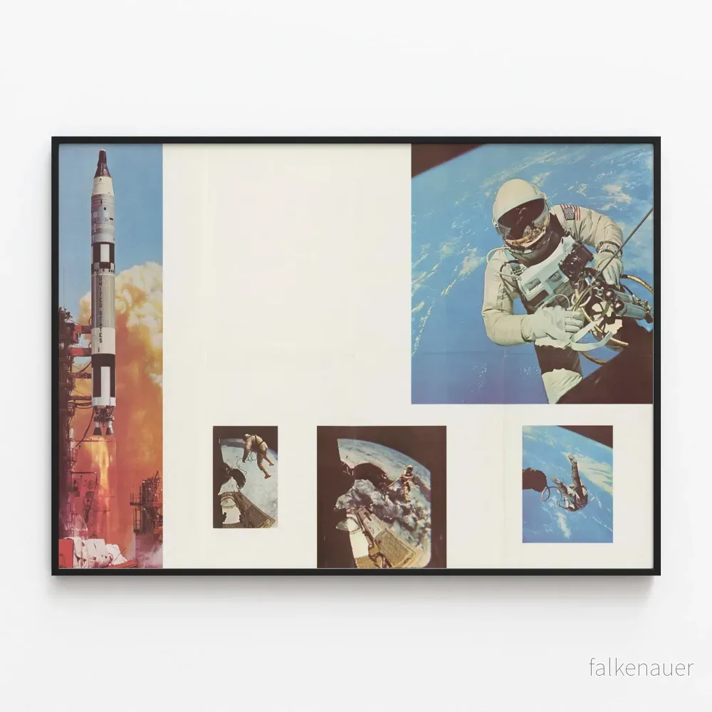 Poster av astronaut på rymdpromenad med uppskjutningsraket